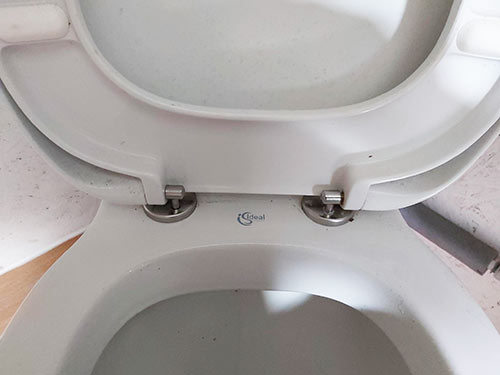 Fitted top fixing toilet seat