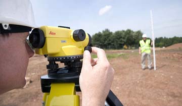 Using an optical level on site