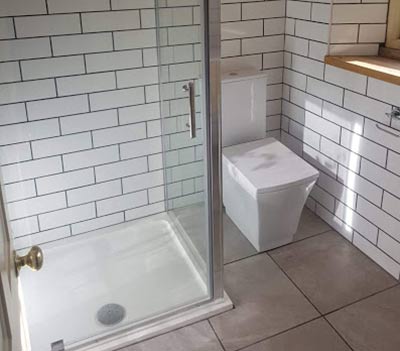 Low profile shower tray