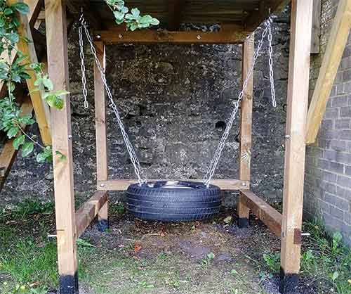 Dual-mounted tyre swing