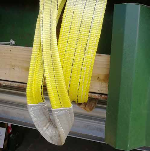 Lifting strap for hanging tyre swing