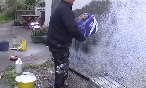 Applying Tyrolean solution to walls surface