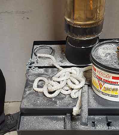 Flue sealed with fire rope and fireproof cement